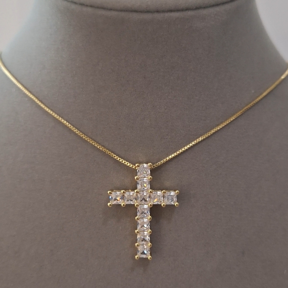 Diamond Princess Cut dainty cross necklace - Picture 6 of 8